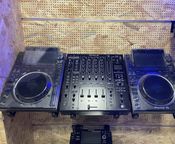 2x Pioneer DJ CDJ-3000 (Decksaver) und 1x DJM-A9
 - Bild