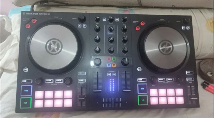 TRAKTOR KONTROL S2 MK3 - Immagine4