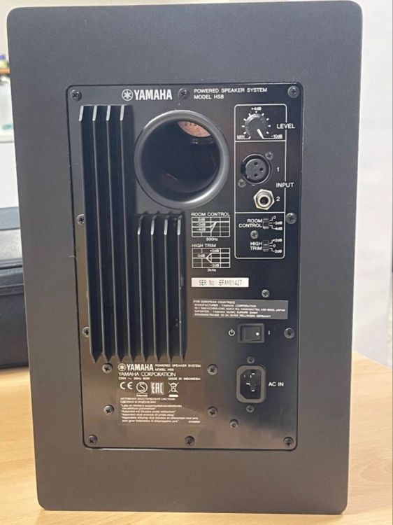 Pareja de monitores yamaha HS8 poco usados - Immagine2