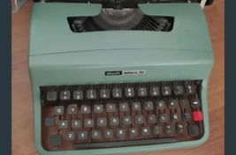 máquina de escribir portátil Olivetti Lettera 32, - Imagen