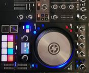 Controlador DJ Traktor S4 Mk3
 - Imagen