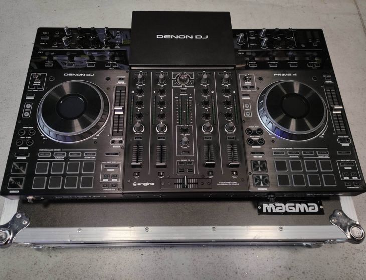 Denon Prime 4 with Magma flightcase - Imagen por defecto