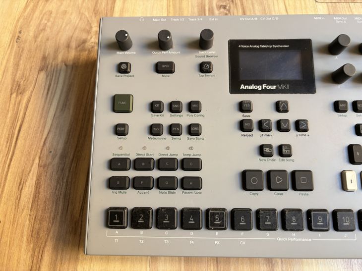 Elektron Analog Four MKII + デュアルカバー DC-1 Elektron Analog Four MKII + デュアルカバー DC-1 楽器・機材