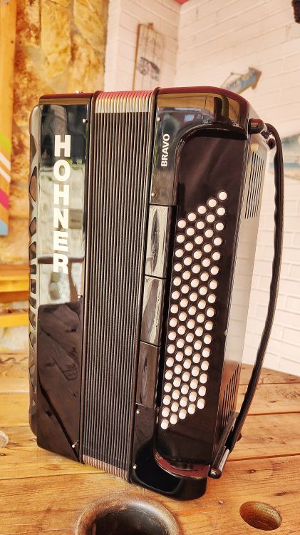 Acordeón Hohner Bravo III 80 Black silent key - Image4