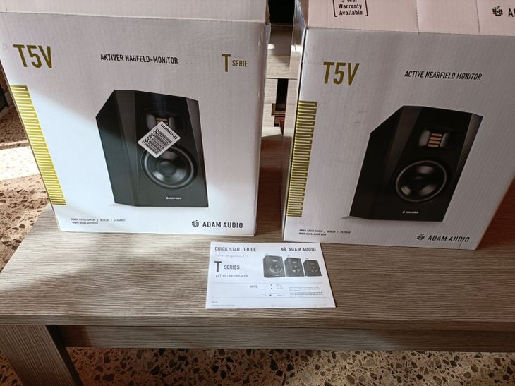 Pareja ADAM Audio T5V - Imagen por defecto