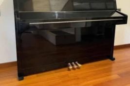 Baldwin upright piano with 3 pedals - Image