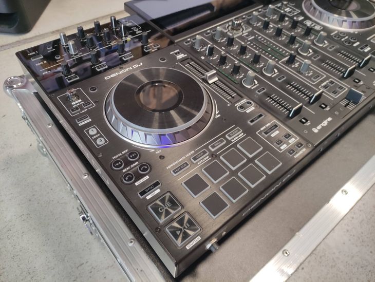 Denon Prime 4 with Magma flightcase - Imagen2