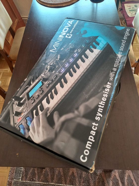 Sintetizador teclado Novation Mininova como nuevo - Imagen6