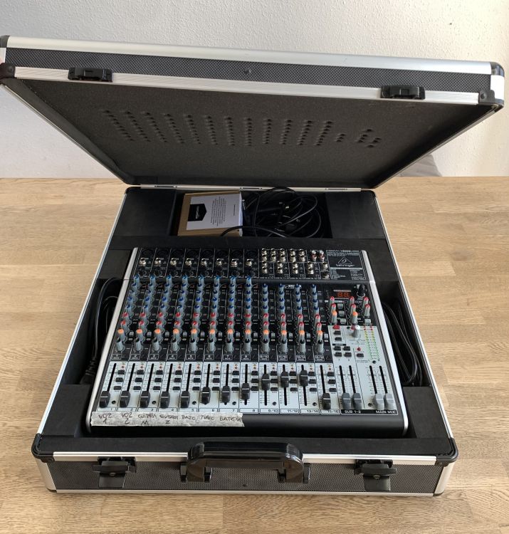 Behringer XENYX 2222 USB + Estuche rígido - Imagen5