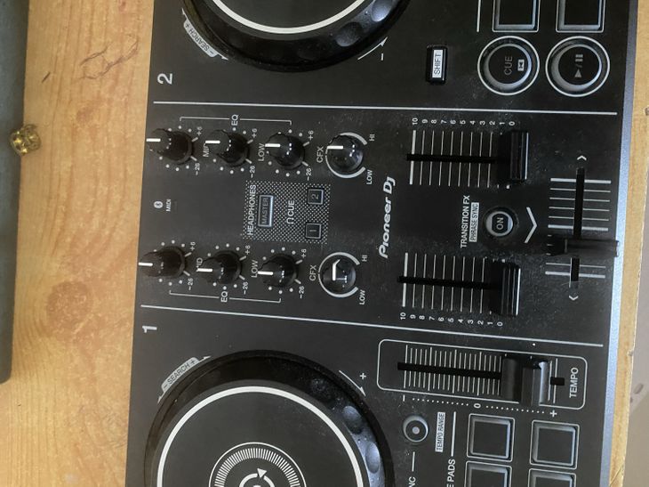 CONTROLEURS DJ DDJ 200 AVEC CASQUE ET CÂBLES - Imagen5