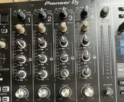 ein Pioneer-Mixer DJM 900nxs2
 - Bild