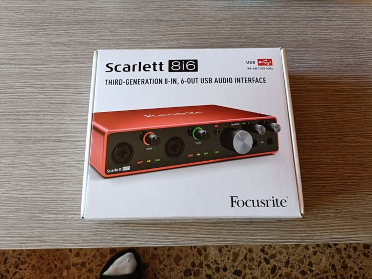 Focusrite Scarlett 8i6 - Imagen por defecto