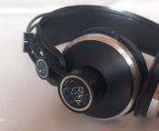 AKG K-171 MKII closed-back headphones
 - Image