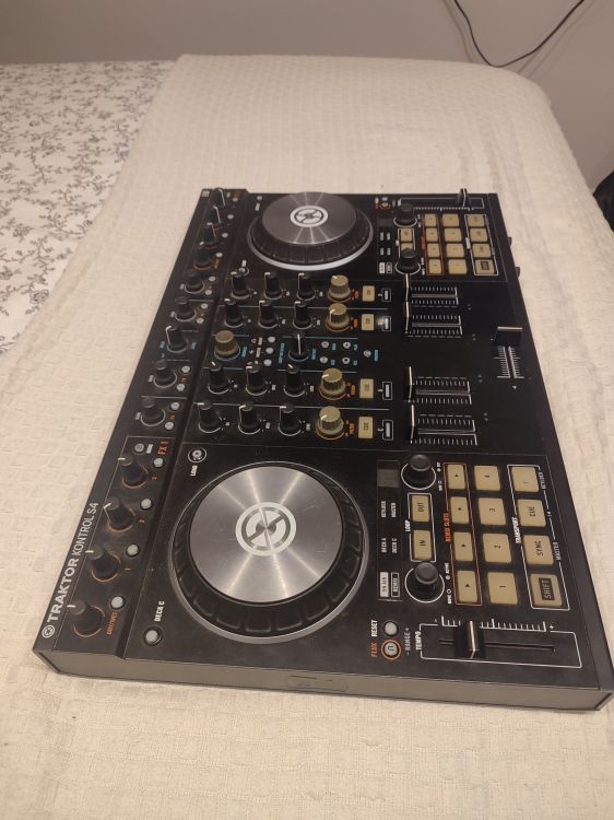 Traktor s4 mk2 - Imagen3