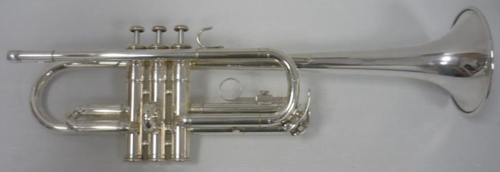Trompeta Do Yamaha 2435 plata en perfecto estado - Imagen2