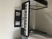 piano yamaha con soporte - Immagine