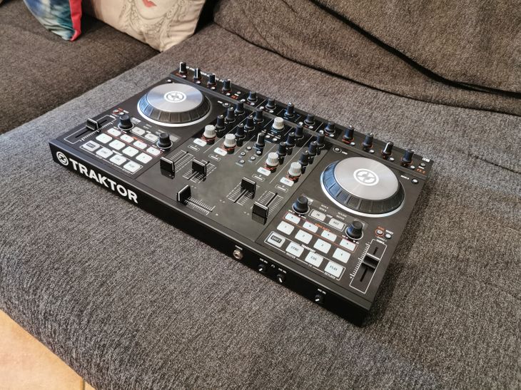 Traktor Kontrol S4 Mk2 - Dj controller - Imagen2