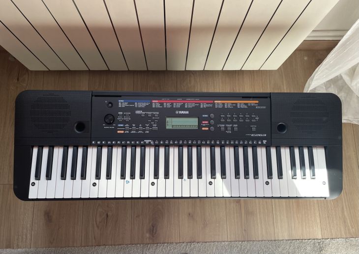 Yamaha PSR E263 - Imagen por defecto