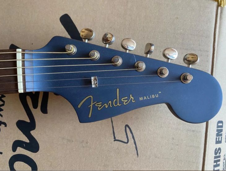 FENDER MALIBÚ PLAYER COMO NUEVA - Image2