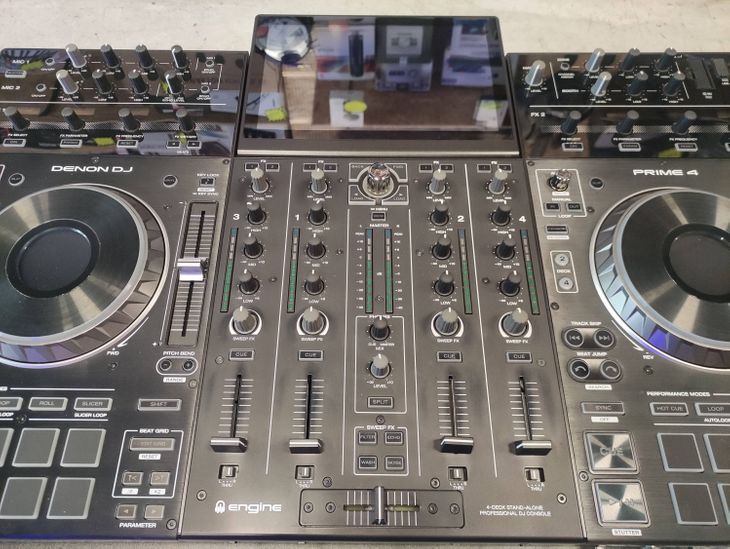 Denon Prime 4 with Magma flightcase - Imagen3