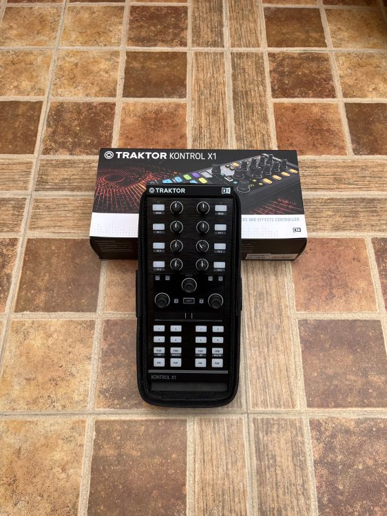 Traktor X1mk2　Z1のセット Native Instruments Traktor X1 MK3 (Pair) & Z1 MK2| Bundle