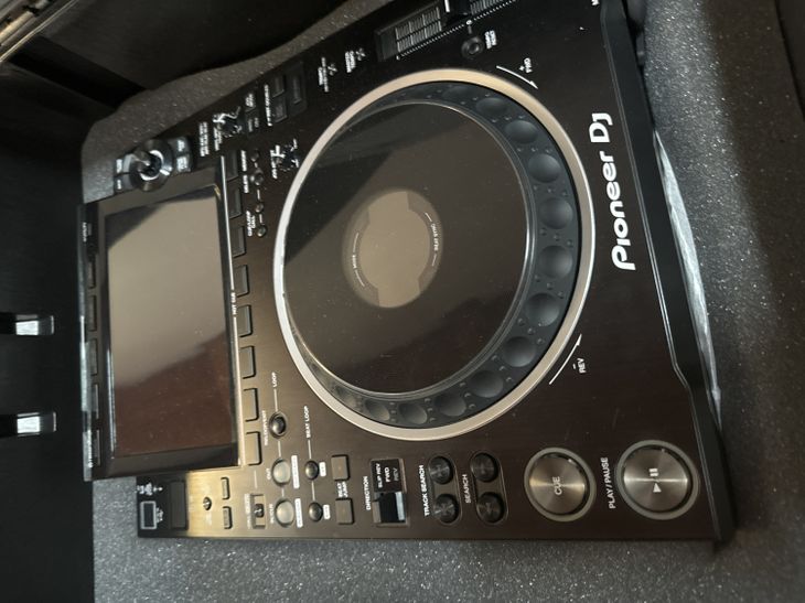 Pareja Pioneer CDJ 3000 con flight case - Immagine4