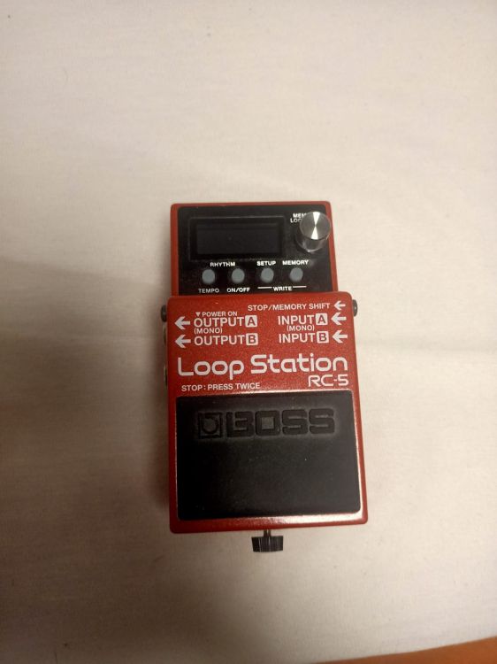 pedal boss rc-5, loop station y boss overdrive os2 - Imagen por defecto