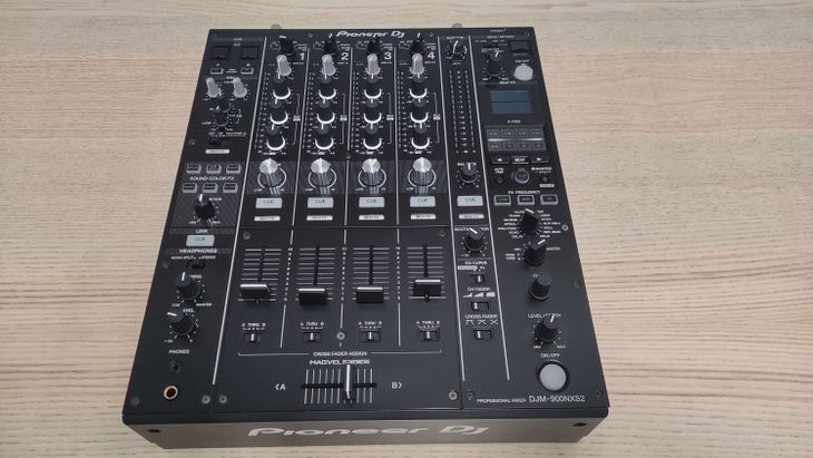 Pioneer DJ DJM-900 Nexus 2 con decksaver - Imagen por defecto