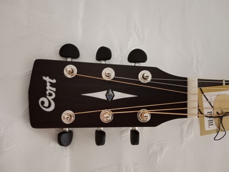 Guitarra electroacústica con tapa maciza de Cedro - Image6