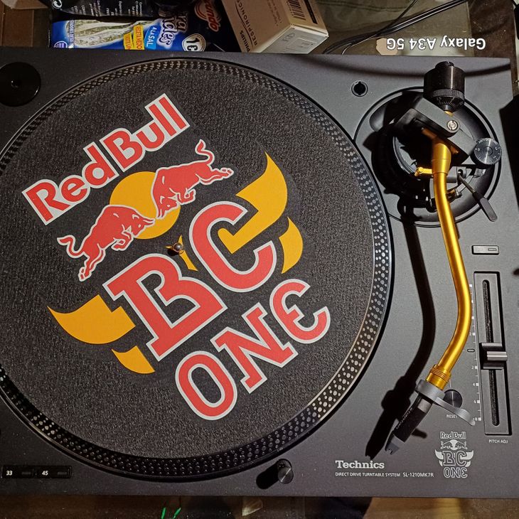 Edición limitada Red Bull BC One del giradiscos Technics SL-1210MK7R