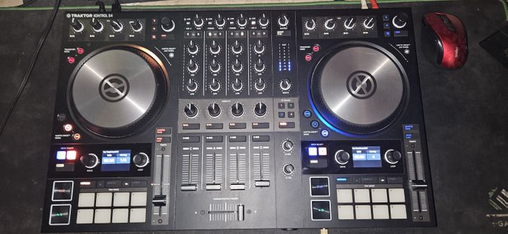 Traktor S4MK3 - Imagen por defecto