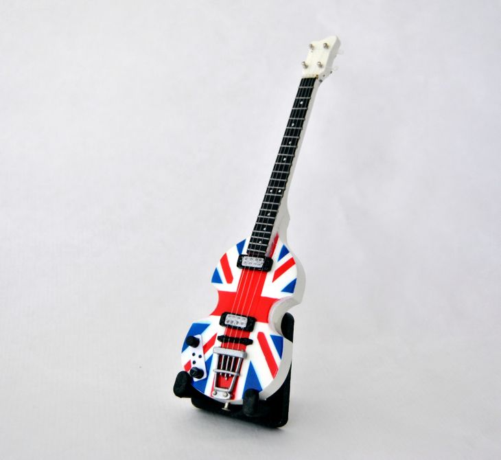 Guitarra en Miniatura. Mod.Paul McCartney. 16,6 cm - Imagen por defecto
