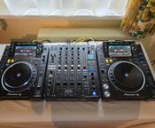 Pioneer CDJ 2000 NXS2 (2x) + DJM 900 NXS2 + (Focale
 - Immagine