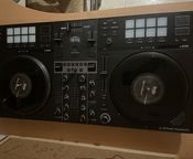 Hercules t7 dj controller in perfect condition
 - Image