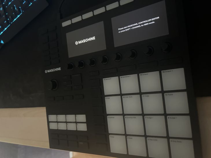 Native Instruments Maschine MK3 - Imagen por defecto