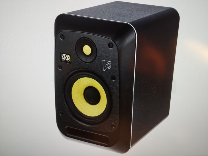 2 Monitores autoamplificados KRK V6 - Imagen por defecto