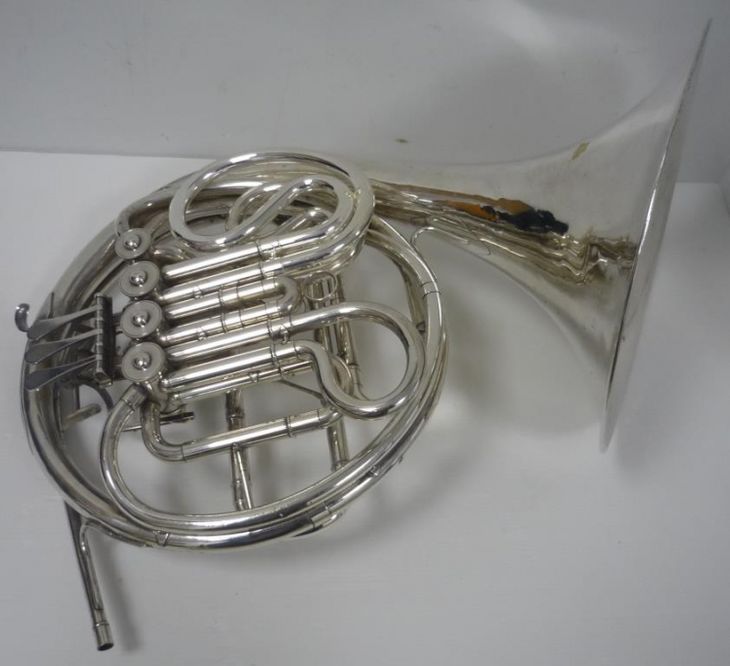 Trompa Sib/Fa Yamaha 567 plateada en buen estado - Imagen2
