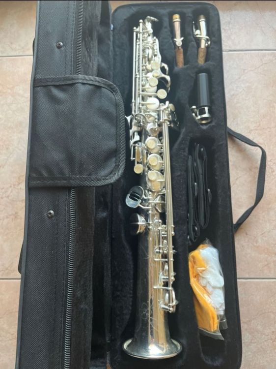 Saxofón soprano Si b plata - Imagen por defecto