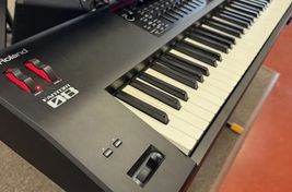 Roland FANTOM-08 Synthesizer-Tastatur
 - Bild
