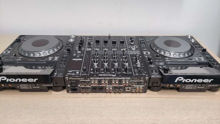 Set 2xCDJ2000NXS + DJM900NXS con Flightcase - Imagen5