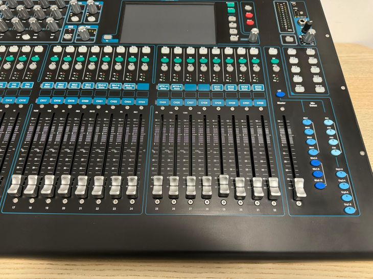 Allen and Heath QU-32 con deckasver - Image5