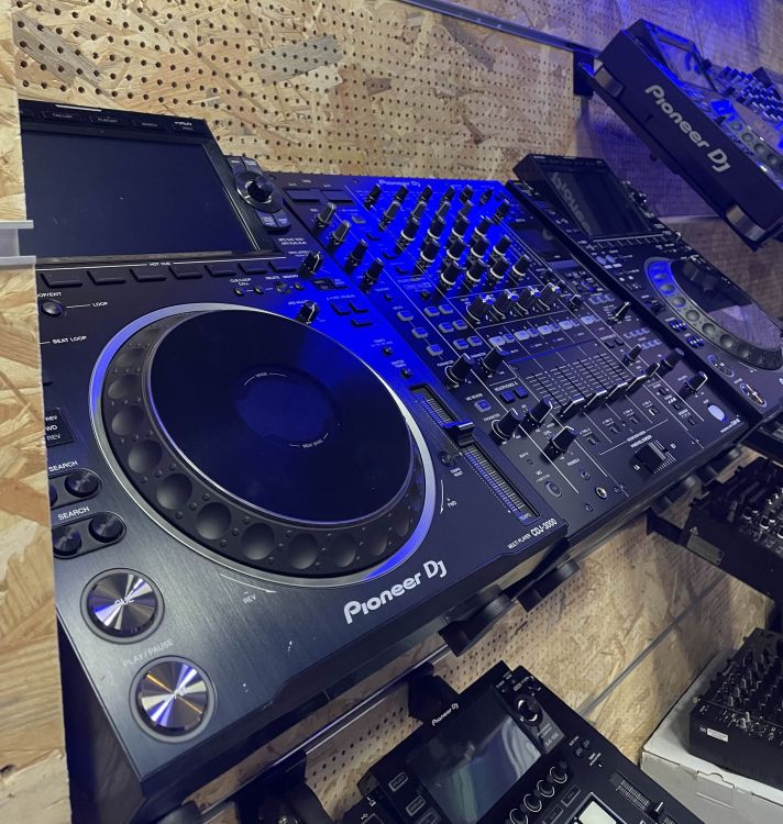 2x Pioneer DJ CDJ-3000 (Decksavers) y 1x DJM-A9 - Bild5