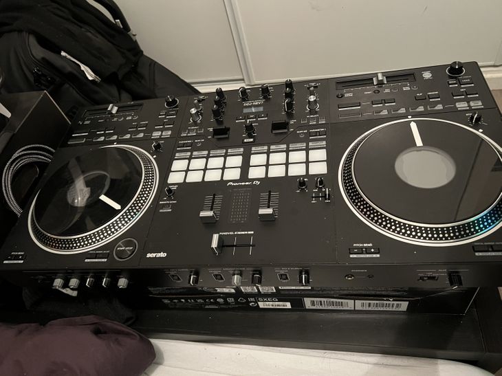 Pioneer DDJ REV7 - Imagen por defecto