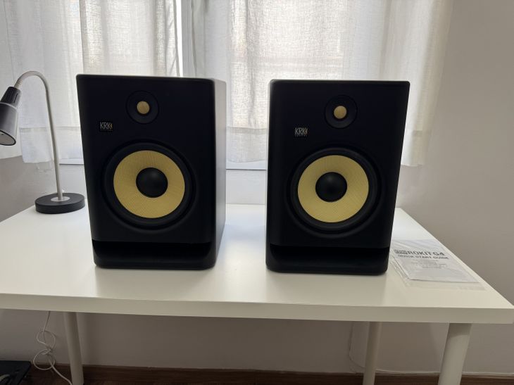 Rokit 8 G4 KRK MONITORES ESTUDIO 8 PULGADAS - Imagen por defecto