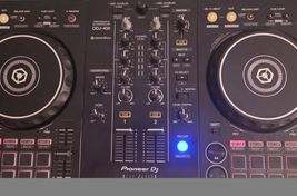 Pioneer DJ DDJ-400 2-Kanal-DJ-Controller – Neuwertig
 - Bild