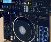 Pioneer XDJXZ, come nuovo. Non raggiunge i 2 anni.
 - Immagine