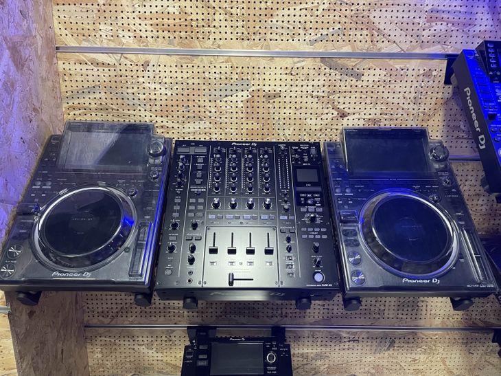 2x Pioneer DJ CDJ-3000 (Decksavers) y 1x DJM-A9 - Imagen por defecto