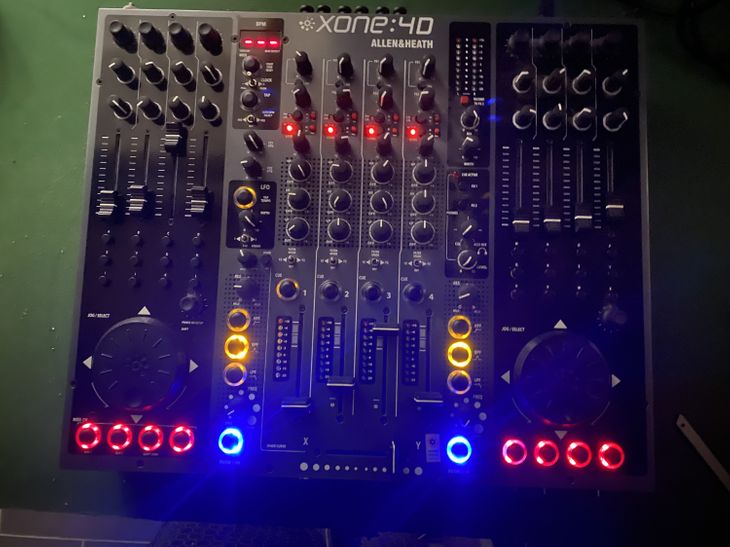 X-ONE:4D Professional DJ Mixer - Imagen por defecto