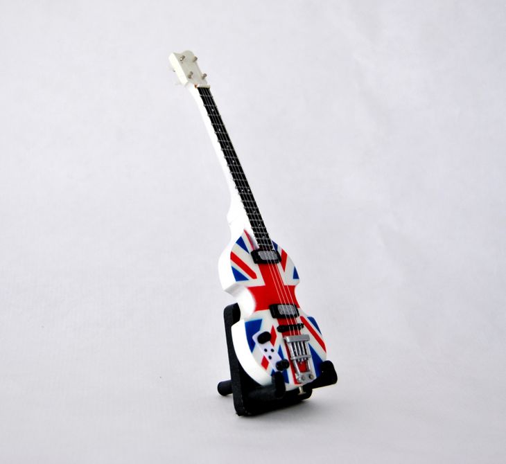 Guitarra en Miniatura. Mod.Paul McCartney. 16,6 cm - Imagen4