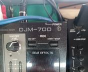 Je vends 2 cdj Pioneer 850 et une carte Pioneer DJM 600.
 - Image